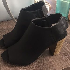 Gap leather black heels